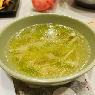 鶏肉を炒めた油で！旨みたっぷりスープ